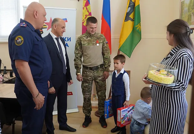 В ПРЕДДВЕРИИ УЧЕБНОГО ГОДА ПОСЕТИЛИ СЕМЬИ УЧАСТНИКОВ СВО